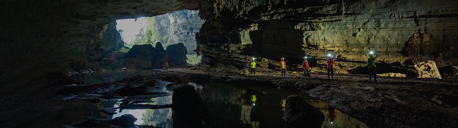 Hang Tien Cave Day Trek (1 Day)