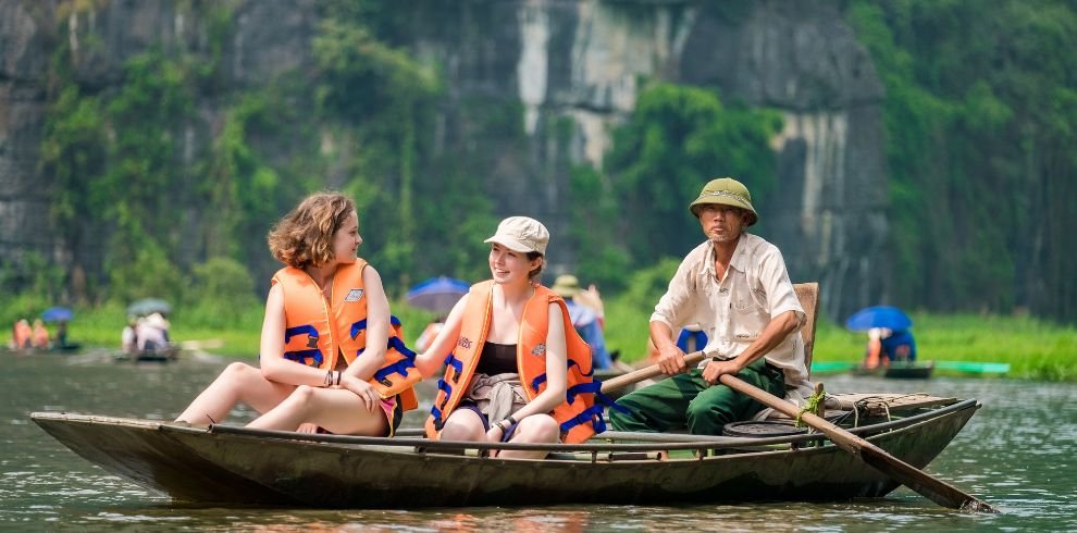 Ninh Binh: Hoa Lu, Trang An, and Hang Mua Day Tour