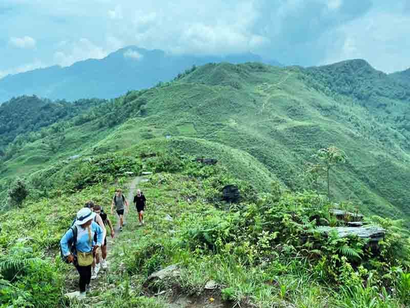 Sapa Tour + Bac Ha Market By Bus 2 Days 1 Night Hotel in Sapa