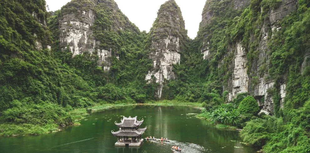 Hanoi Red River Soul: Ancient Temples, Spiritual Heritage & Pottery Village