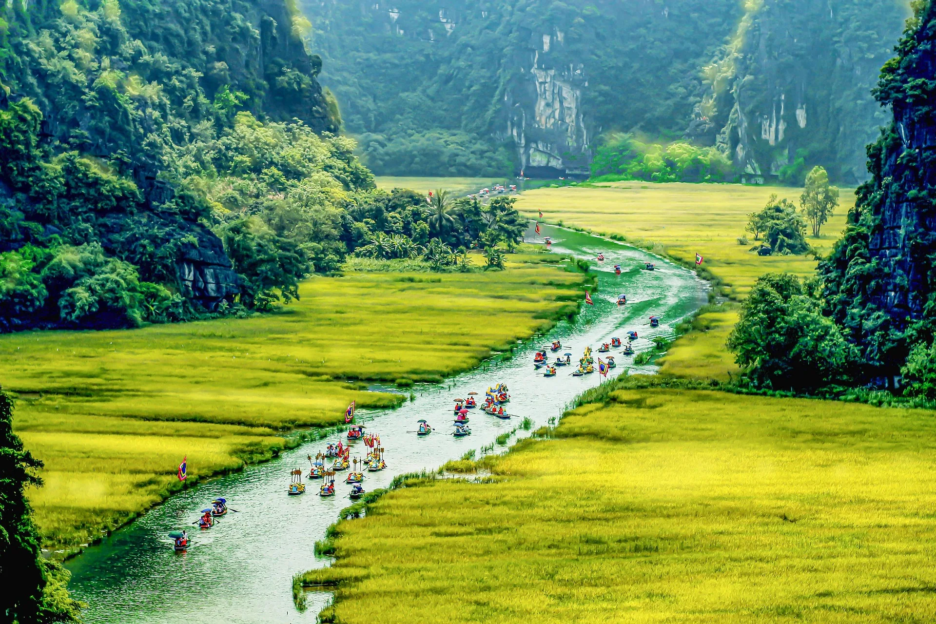 Ninh Binh: Hoa Lu, Trang An, and Hang Mua Day Tour