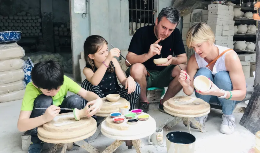 Foreign tourists can participate in hands-on pottery-making experiences in Hanoi