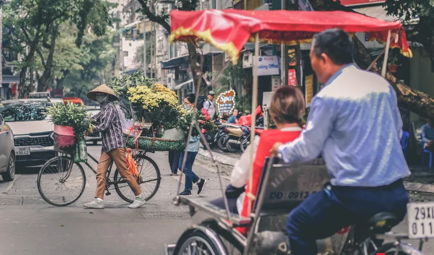 This combined tour allows visitors to explore the ancient lifestyle of Hanoi