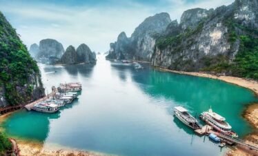 Bai Tu Long bay