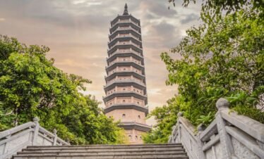 Ninh-Binh-Hoa-Lu-Trang-An-Hang-Mua