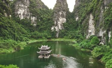 Hanoi Phuc Am and Ninh Binh Van Long Excursion – 02 Days