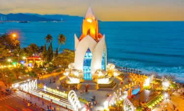Glass-bottom boat trip on Nha Trang Bay – 01 Day
