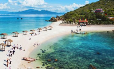 Nha Trang Island & snorkeling by wooden boat