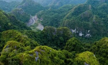 Lan Ha Bay – Trekking at Cat Ba National Park (2 days on Bungalow)